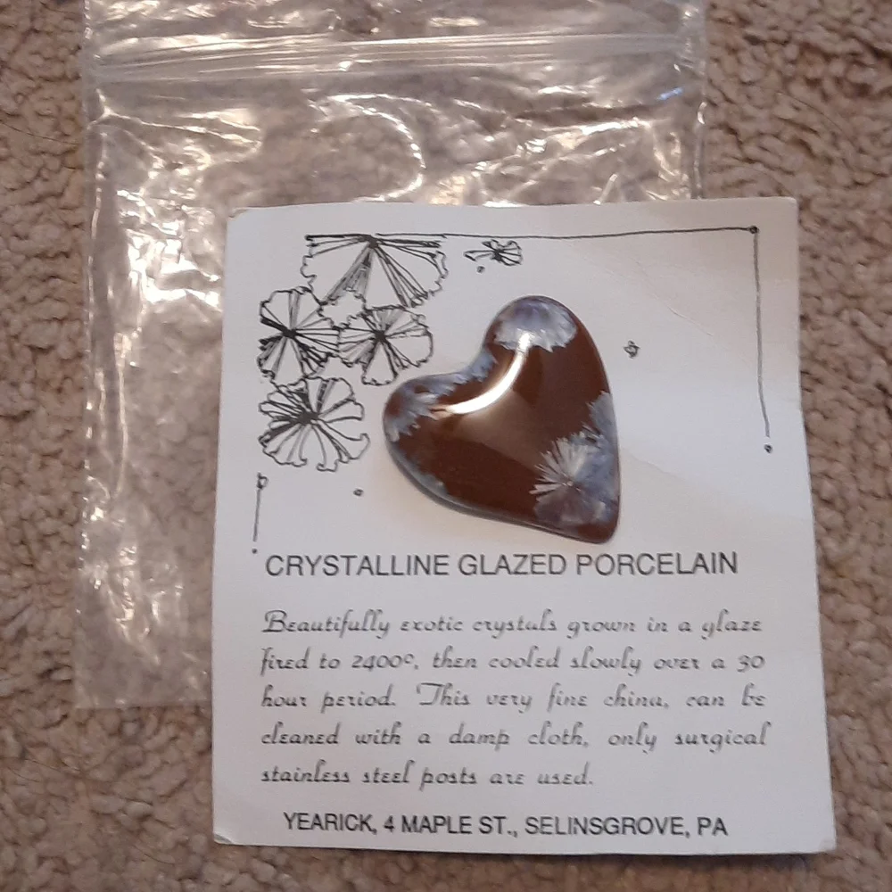 Crystalline Glazed Porcelain Heart Pin - Picture 3 of 3